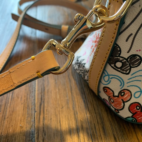 Disney Dooney & Bourke Bag - White Sketch - Crossbody New - Picture 6 of 10